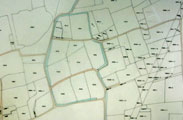 公図に着色された赤道・青水路の写真