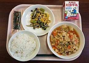 写真：小学校・幼稚園の給食の例イメージ