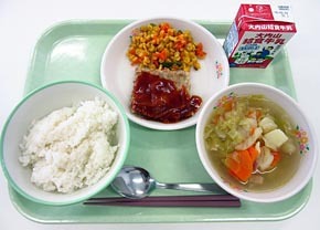 写真：中学校の給食の例イメージ