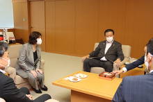 写真：鈴鹿農業協同組合　六次産業化商品販売開始に伴う表敬訪問1