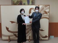 写真：UAゼンセン三重県支部からの要望書受理2
