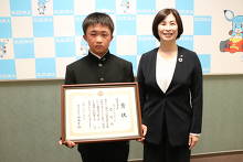 写真：鈴鹿市創徳中学校の全国中学生人権作文コンテスト三重県大会最優秀賞に係る表敬訪問3