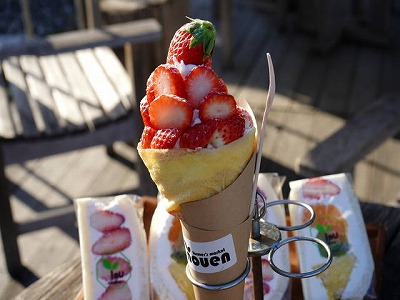 写真：苺のクレープ