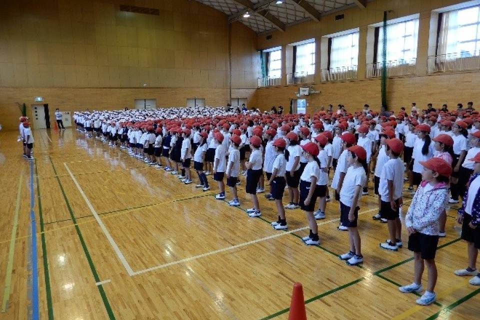 写真：体育館での集会