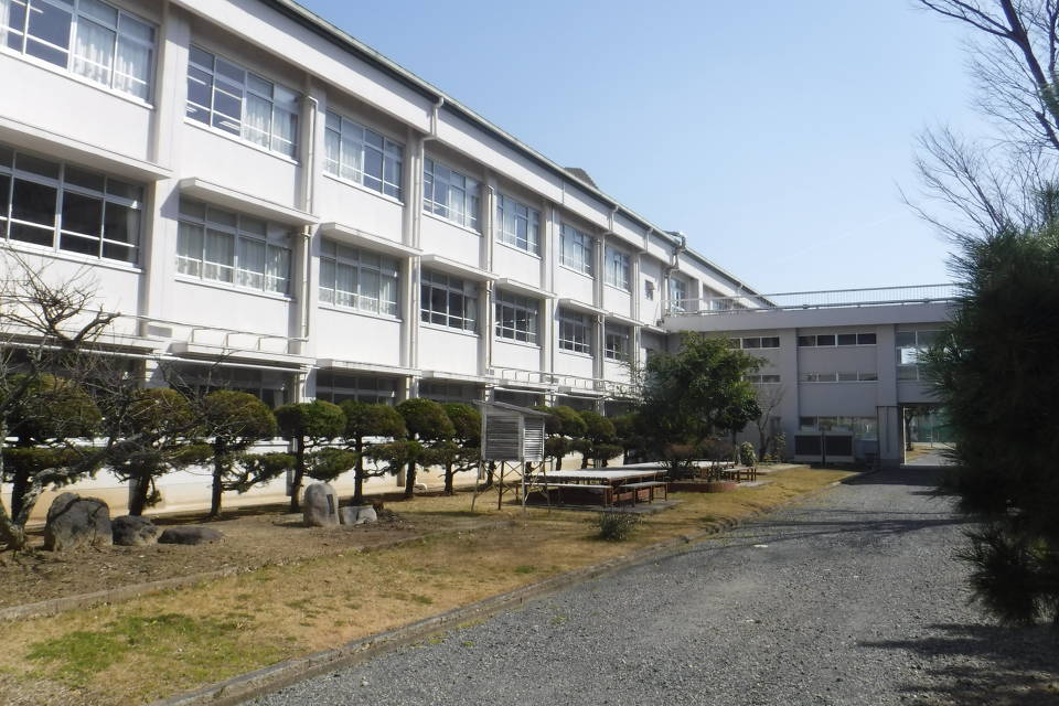 写真：神戸高等学校校庭