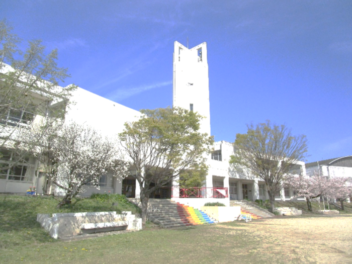 写真:天栄小学校外観