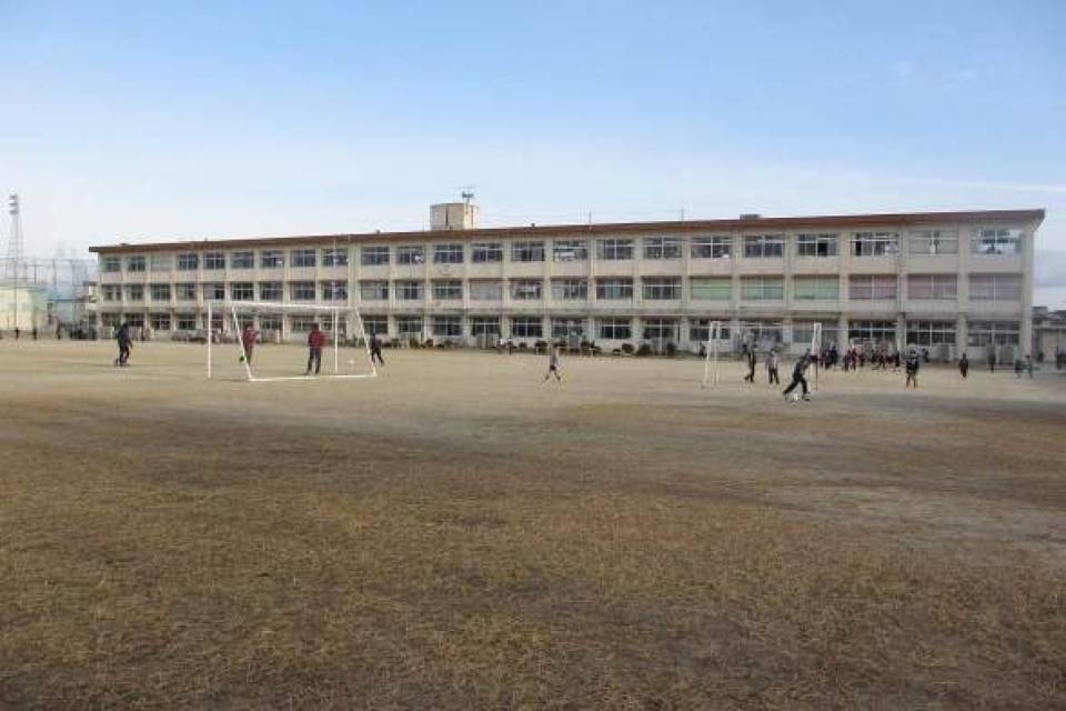 写真：桜島小学校外観