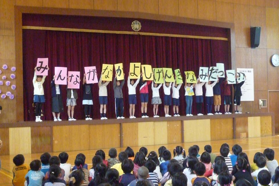 写真：箕田小学校体育館内