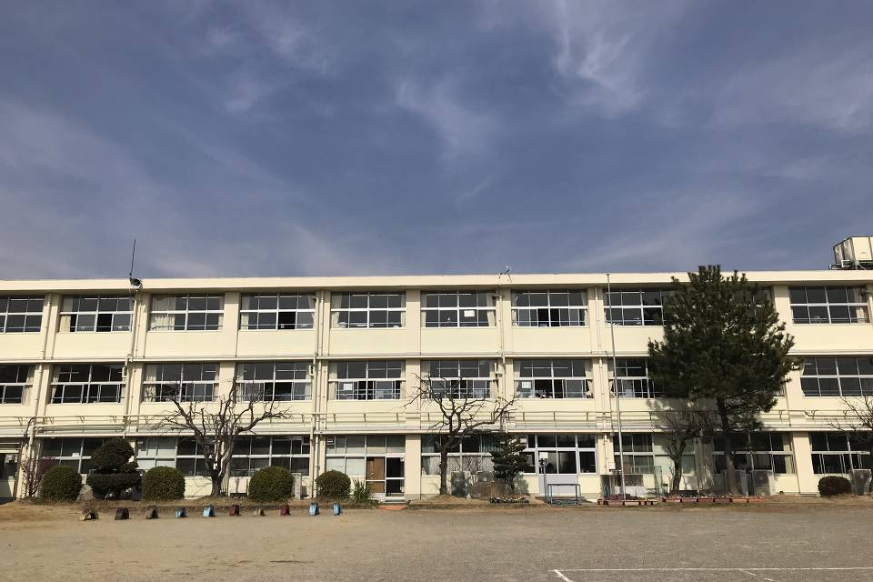 写真：庄野小学校外観