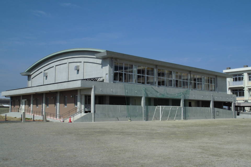 写真：栄小学校体育館