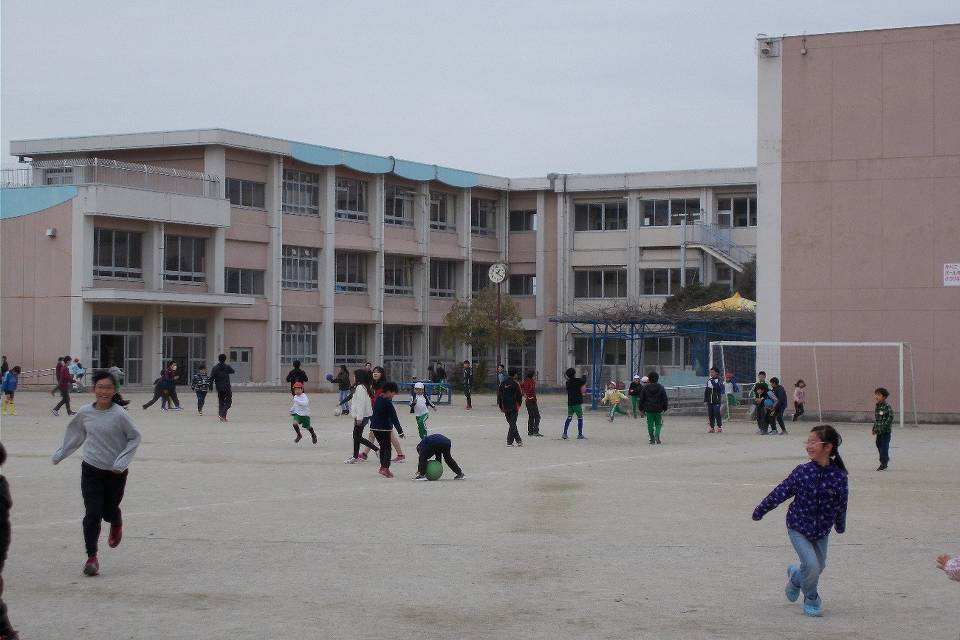 写真：加佐登小学校校庭の様子