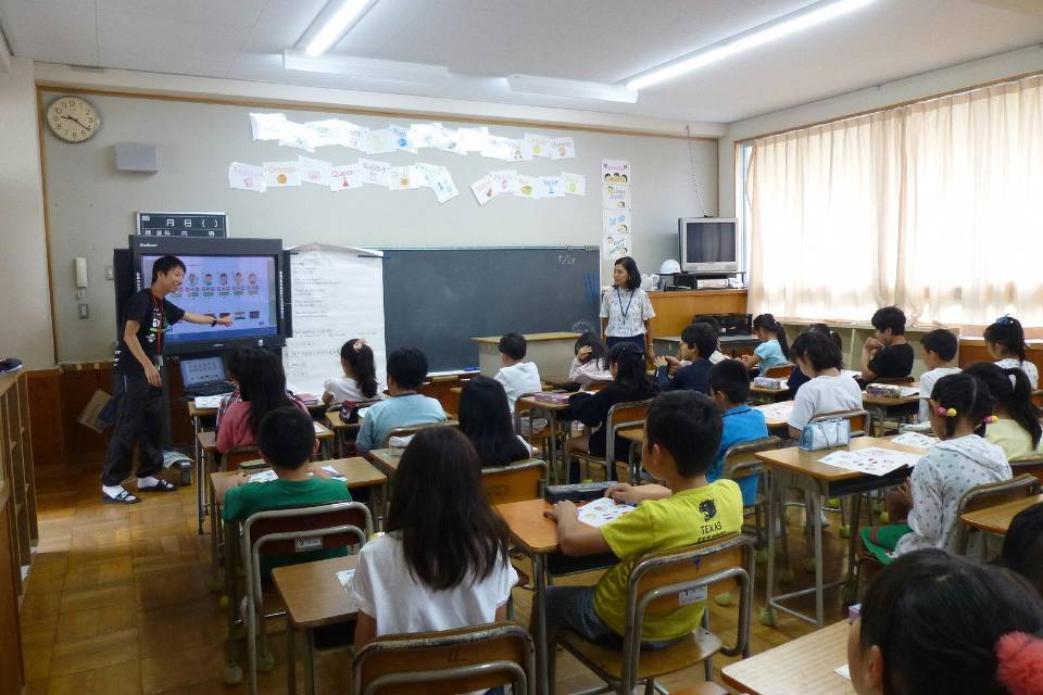 写真：教室で学ぶ様子2