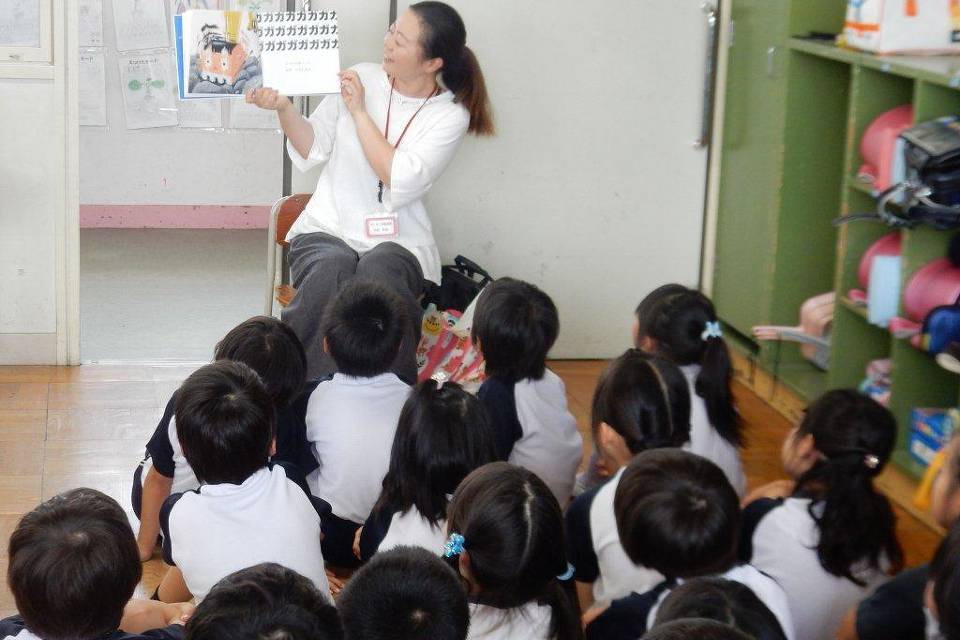 写真：教室で学ぶ様子