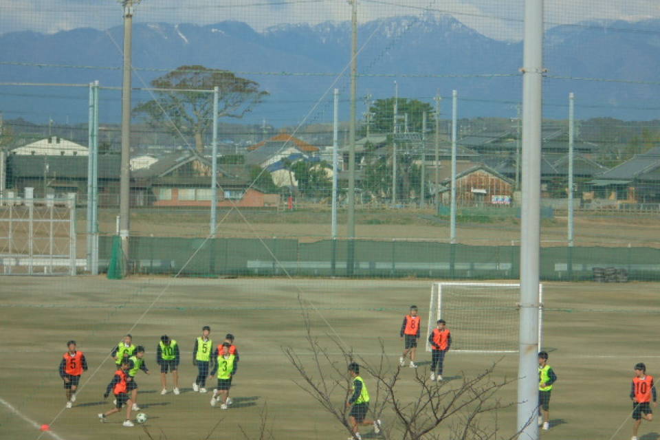 写真：校舎から見える鈴鹿山脈