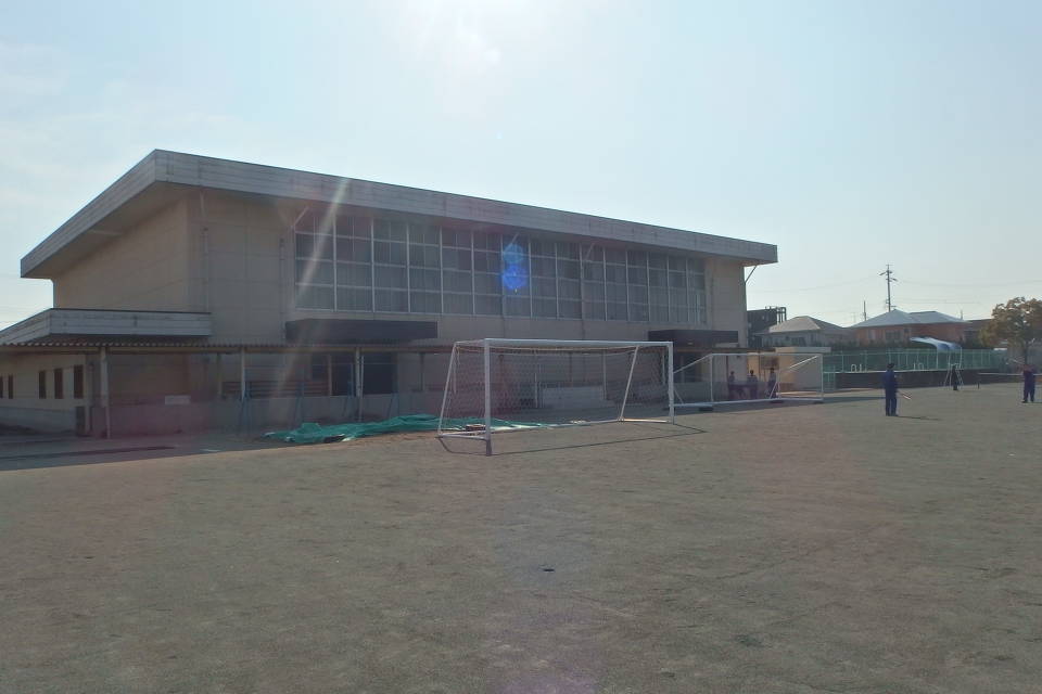 写真：千代崎中学校体育館