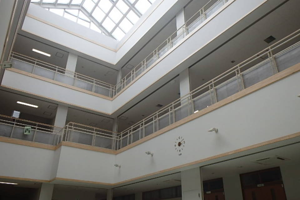 写真：学校法人鈴鹿享栄学園　鈴鹿中等教育学校　内側
