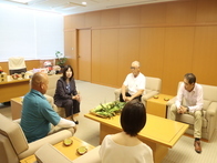 鈴鹿市農家からの農産物（トウモロコシ）の贈呈に伴う表敬訪問