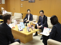 鈴鹿ロータリークラブ図書の寄贈