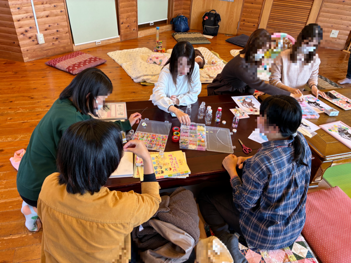 写真：製作に取り組む様子