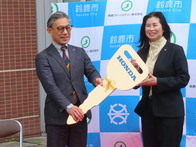 電気自動車及び充電器の寄贈贈呈式