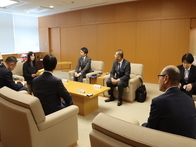 新入学児童への交通事故傷害保険付き「黄色いワッペン」贈呈式