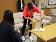 全豪オープンデフテニス部門女子シングルス及び女子ダブルス優勝等に伴う表敬訪問