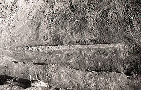 写真：矢下3号墳　鉄刀出土状況