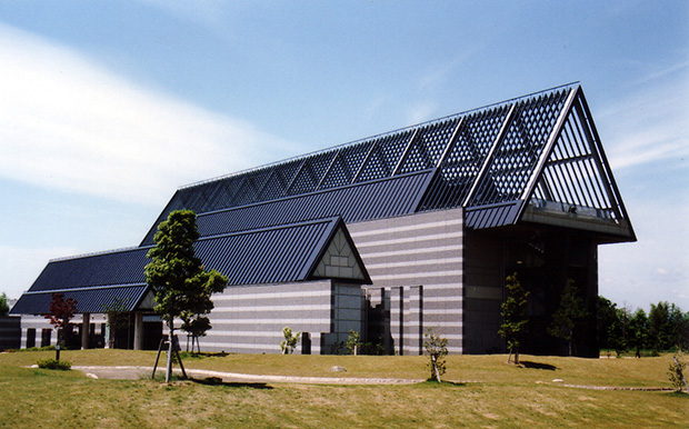 写真：鈴鹿市立考古学博物館の外観